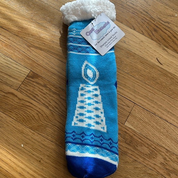 ⭐️ Cozy Moments Hanukkah Sherpa Lined Socks ⭐️ - Picture 1 of 3
